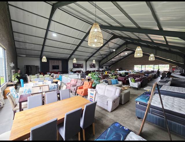 700M² SHOWROOM FOR SALE IN RUIMSIG NOORD